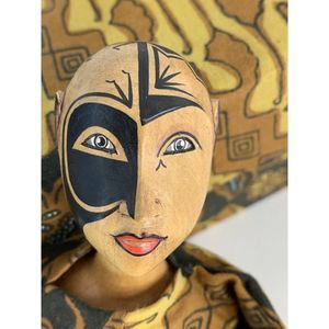 INDONESIAN Javanese Doll Carved Wood Batik + Box Handmade Bonika 6063 VTG